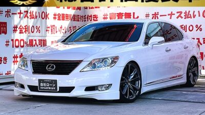 LEXUS レクサス LS460 バージョンSZ "中期型"【総合評価優良車】【カスタム】💎優良オークション高評価・4.5点獲得車両💎50型Fスポーツ純正20インチAW&新品タイヤ装着済💎エアサスコントローラー付・簡単スマホ操作でローダウン🔥フロントリップ・リアハーフエアロ付🔥純正HDDマルチナビ🗾DVD6連チェンジャー📀Bluetooth🎶📱📞フルセグTV内蔵型📺走行中映像視聴可能👀本革エア―シート💺シートエアコン🌀装備車🚘パドルシフトで簡単シフトチェンジ・スポーツモードもOK🏁レクサスプレミアムサウンドで高音質も楽しめる🎉🌈車検2年付🚗福岡店専用HPでも在庫確認可能‼✨ 【carlifegroup.fukuoka.jp】で検索🕵️♂️
