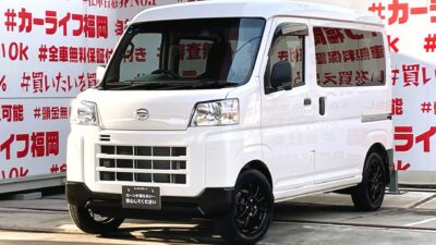 HIJET　ハイゼットカーゴ　デラックス【4WD】＂令和６年式・走行２，０００ｋｍ＂高年式・低走行【現行型】ハイゼット初入庫💎安心の運転支援・スマートアシスト機能付💎４ＷＤ車でも驚異の燃費性能🍃ＪＣ０８モード２０．３ｋｍ🍃抜群の収納スペース・ルーフシェルフ付😊✨黒ナンバー(事業用)登録も追加料金なしで登録可能✨車検たっぷり😲令和９年３月マデ💥月々３万円台～購入ＯＫ🎉🚗福岡店専用HPでも在庫確認可能‼✨ 【carlifegroup.fukuoka.jp/】で検索🕵️‍♂️