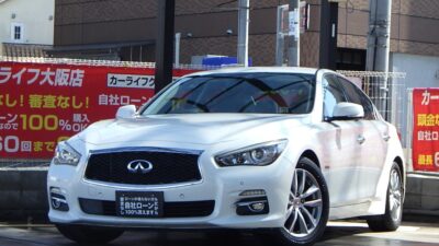 スカイライン 350GT ハイブリッド タイプP 平成26年式の37系スカイライン ハイブリッド💎 3,500ccの加速性能とカタログ燃費18.4km/Lの燃費性能を両立⛽ プレミアムな車内に2つのモニターでエアコンやオーディオ、ナビ等の操作が可能🎵 レーダークルーズコントロールで遠出の際に疲れにくく、ドライブが楽しくなること間違いなし🗾 全方位カメラのアラウンドビューモニターで死角が少なく、狭い場所でも安全に駐車することが可能📸 ニッサンが誇る伝統的なスポーツセダンです😎 🌜大阪店専用HPも要チェック❗carlifegroup.jp で検索🕵️♂️ Instagram・Twitter・TikTokも随時更新中❗❗🌛《1年保証付》