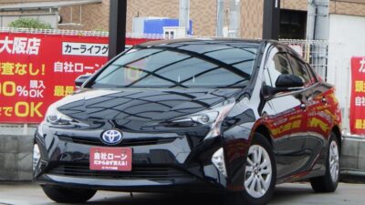 プリウス S 全車速追従機能付のレーダークルーズコントロールで高速道路での走行や長時間の走行なども楽々👌 衝突回避支援型プリクラッシュセーフティをはじめ、先進安全機能が搭載されており安心です👏 Bluetoothオーディオ接続可能のSDナビも搭載🎵 大変人気の車種ですので、お問い合わせはお急ぎください🙇 🌜大阪店専用HPも要チェック❗carlifegroup.jp で検索🕵️♂️ Instagram・Twitter・TikTokも随時更新中❗❗🌛《1年保証付》