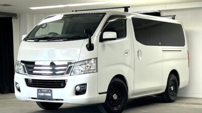 CARAVAN NV350キャラバン　ロングプレミアムGX　社外15インチアルミ+ライダー風メッキグリルで飽きの来ない仕上がりです✨純正SDナビ🗾地デジフルセグTV📺ブルートゥース接続可能😆　スマートキー＆プッシュスタート機能付きで楽々エンジンスタート🔥　オートクローザー付き両側スライドドアで万が一の閉め忘れも防止できます🚗　駐車や切り返しの際にも安心のバックカメラ付👀　🌛TOKYO店専用HPにて更新中❗ carlifegroup.tokyo.jpで検索🕵️‍♂️🌛《1年保証》