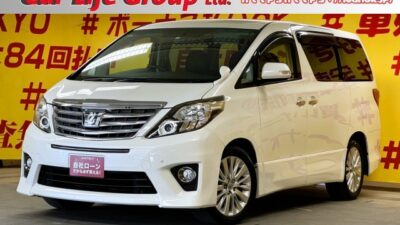 ALPHARD　アルファード　240S　【後期型】✨純正８インチＨＤＤナビ🗾ＤＶＤ📀Ｂｌｕｅｔｏｏｔｈ🎶📱📞フルセグＴＶ内蔵型📺走行中映像視聴可能👀フリップダウンモニター装備で後部座席でもエンタメが充実😆狭いところの運転も安心コーナーセンサー付き😊７人乗りキャプテンシートでオットマン付き💺車内でくつろぎ空間をお楽しみいただける素敵な１台💺Clazzioシートカバーで高級感ある仕上がりの1台です✨TOKYO店専用HPにて更新中❗ carlifegroup.tokyo.jpで検索🕵️‍♂️🌛【車検2年付】《1年保証》