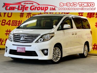 ALPHARD　アルファード　240S　【後期型】✨純正８インチＨＤＤナビ🗾ＤＶＤ📀Ｂｌｕｅｔｏｏｔｈ🎶📱📞フルセグＴＶ内蔵型📺走行中映像視聴可能👀フリップダウンモニター装備で後部座席でもエンタメが充実😆狭いところの運転も安心コーナーセンサー付き😊７人乗りキャプテンシートでオットマン付き💺車内でくつろぎ空間をお楽しみいただける素敵な１台💺Clazzioシートカバーで高級感ある仕上がりの1台です✨TOKYO店専用HPにて更新中❗ carlifegroup.tokyo.jpで検索🕵️‍♂️🌛【車検2年付】《1年保証》