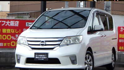 セレナハイブリッド　ハイウェイスター　Vセレクション　【総合評価優良車】　ミニバン💨×ハイブリッド🍃　フルセグTV・DVD視聴可のナビでBluetoothオーディオも接続可能🎵　後席はシートバックテーブル、サンシェード、Wエアコンなど快適にお乗りいただけます😍　バックカメラ搭載で駐停車も安心です😄　ワンタッチの両側パワースライドドアでドアの開閉も楽々可能です💎　🌜大阪店専用HPも要チェック❗carlifegroup.jp で検索🕵️‍♂️　Instagram・Twitter・TikTokも随時更新中❗❗🌛《1年保証付》