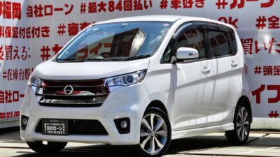 DAYZ　デイズ　ハイウェイスターＧターボ　＂シャープなフロントマスクを持つ日産の軽自動車＂純正ＳＤナビ🗾ＤＶＤ💿Ｂｌｕｅｔｏｏｔｈ🎶📱📞フルセグＴＶ内蔵型📺走行中映像視聴可能👀全周囲・アラウンドビューモニター搭載車🎥狭い駐車場も簡単駐車👀驚異の燃費・２１．４ｋｍ／Ｌ🍃小回りも抜群🛞オシャレなパネル式オートエアコン装備🌀月々１万円台～OK😲車検２年付🚗福岡店専用HPでも在庫確認可能‼✨ 【carlifegroup.fukuoka.jp/】で検索🕵️‍♂️