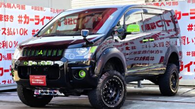 DELICA　デリカD5　Gパワーパッケージ　【カスタム】💎５.１インチリフトアップ車両💎エクストリームＪ１６インチＡＷ＆ホワイトレター付ＭＴタイヤ＆純正バンパープロテクター＆フロント・リアアンダーガード＆社外マフラー＆社外ヘッドライト装着済💎両側パワースライドドア付で乗り降り楽々快適🚪４ＷＤ切替モードで悪路走行もお任せ💪高速走行はクルーズコントロールで楽々運転🏁素早いシフトチェンジはパドルシフトにお任せ✨アルパインＨＤＤナビ🗾ＤＶＤ💿フルセグＴＶ📺月々３万円台～ＯＫ🔥納車時新品ホワイトレター付ＭＴタイヤ装着🌈車検２年付🚗福岡店専用HPでも在庫確認可能‼✨【carlifegroup.fukuoka.jp/】で検索🕵️‍♂️