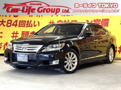 LEXUS　レクサス　LS600hL　レクサス最高級・ＢＩＧラグジュアリーセダンのハイブリッドタイプ✨ブラックカラーでTOKYO店初入庫😆純正マルチＨＤＤナビ🗾ＤＶＤ📀Ｂｌｕｅｔｏｏｔｈ📱🎵フルセグＴＶ内蔵型📺走行中映像視聴可能👀高級感溢れる豪華装備💺シートエアコン＆全席シートヒーター装備💺なんと左後部座席にはマッサージチェア機能付き😎🌜TOKYO店専用HPにて更新中❗ carlifegroup.tokyo.jpで検索🕵️‍♂️🌛《1年保証付》