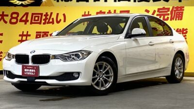 BMW　320D【総合評価優良】🔥ディーゼルターボの３シリーズ🔥ディーゼルなので維持費お安め🎵　純正メモリナビ（Bluetooth、DVD、CD）&バックカメラ付き✨クリアランスソナー機能✨　ミラーETC搭載✨　ステアリングスイッチ機能🍩　プッシュスタート&スマートキーで楽々エンジンスタート✨　燃費向上！アイドリングストップ！　運転席シートメモリー機能&前席パワーシート😎　純正HIDヘッドライト&イカリング&フォグ🌞🌜TOKYO店専用HPにて更新中❗ carlifegroup.tokyo.jpで検索🕵️‍♂️🌛《1年保証付》