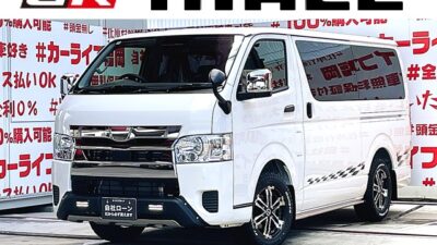 HIACE　ハイエースバン　DX　GLパッケージ仕様車＂GR＂　新車コンプリート・トヨタディーラーオプション多数装備🌈オフロードイメージのＴＲＤ製エアロタイプ🔥ＧＲロゴ入りのマッドフラップも細かなアクセント💎車内もブラックウッド調インパネ！！荷室はブラックボードへ変更済💎内外装ともに引き締まった1台🎉新品イクリプスナビ・新品ラバーフロアマット付🎉安全装備もプリクラッシュをはじめ多機能装備🚗人気ホイール マッドクロス・ウルフ１６インチAW＆新品モンスターホワイトレターＲＴタイヤ装着済🚗福岡店専用HPでも在庫確認可能‼✨【carlifegroup.fukuoka.jp/】で検索🕵️‍♂️