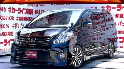 ALPHRD　アルファード　２４０Sタイプゴールド【特別仕様車】【後期型】【カスタム】💎ＴＥＩＮ車高調ローダウン＆３０後期型１８インチＡＷ装着済💎純正ＨＤＤナビ🗾ＤＶＤ💿Ｂｌｕｅｔｏｏｔｈ🎶📞フルセグＴＶ内蔵型📺走行中映像視聴可能👀２列目キャプテンシート💺ハーフレザーシートで高級感を演出💺🌃両側パワースライドドアー・パワーバックドアー機能付で楽々開閉可能👆メーカーオプション品・システムコンソール付・Ｃｏｏｌ＆ＨｏｔＢＯＸ機能付🍹ドライブレコーダー付きで安心録画📹納車時新品タイヤ装着🌈車検２年付🌈🚗福岡店専用HPでも在庫確認可能‼✨ 【carlifegroup.fukuoka.jp/】で検索🕵️‍♂️
