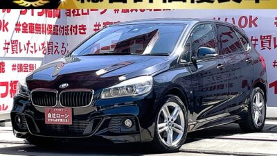 BMW 2シリーズ　218ｄ　アクティブツアラーＭスポーツ【総合評価優良車】＂4気筒ターボ　クリーン・ディーゼル・エンジン＂🍃ＪＣ０８モード・カタログ燃費２２．２ｋｍ／Ｌ🍃低燃費エコカー😲純正メーカーナビ🗾ＤＶＤ📀Ｂｌｕｅｔｏｏｔｈ📱📞フルセグＴＶ内蔵型📺走行中映像視聴可能👀明るいＬＥＤヘッドライトタイプで夜間走行も安心💡女性も楽々のパワーバックドアー機能付👆運転支援機能も充実したコンパクトスポーツグレード🏁車検２年付🌈🚗福岡店専用HPでも在庫確認可能‼✨ 【carlifegroup.fukuoka.jp】で検索🕵️‍♂️