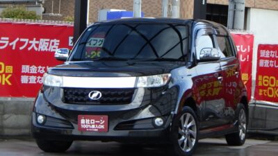 bB S 煌-G 2代目bBの煌グレード💫 フロントグリルは煌グレード専用のメッキモールが付いていてインパクトあります⚡ 室内イルミネーションスイッチで各スピーカーがブルーに光り躍動感のある車内になります🔵 ハーフレザーシートや革巻きステアリングなど高級感ある装備ついています😉 🌜大阪店専用HPも要チェック❗carlifegroup.jp で検索🕵️♂️ Instagram・Twitter・TikTokも随時更新中❗❗🌛《1年保証付》