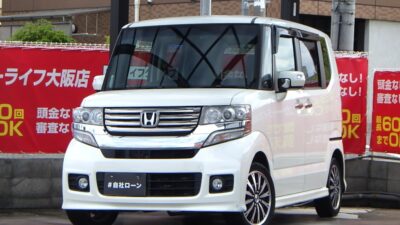 N-BOXカスタム　Ｇターボ　Ａパッケージ　とにかく広い室内で圧迫感のない居住空間⛺　お荷物を積んでいてもターボの力強い走りでグイグイ走破可能💥　　Bluetoothオーディオ接続可能のSDナビでスマホ等から車内で音楽も流せます📱　🌜大阪店専用HPも要チェック❗carlifegroup.jp で検索🕵️‍♂️　Instagram・Twitter・TikTokも随時更新中❗❗🌛《1年保証付》