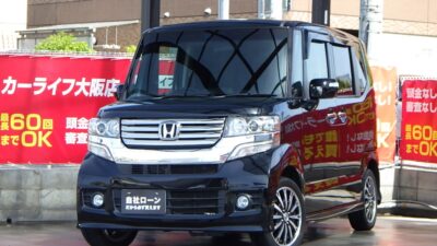 N-BOXカスタム　ターボ　SSパッケージ　《ユーザー買取車》　9インチ大画面サイズのナビでフルセグTV・DVD視聴、Bluetoothオーディオも接続可能📱　両側パワースライドドアで乗り降りも便利👏　後席は大人の方でもゆったりとお乗りいただけます💺　後席をフルフラットにすればお荷物もたくさん載せれます📦　バックカメラで駐停車も安心です😉　🌜大阪店専用HPも要チェック❗carlifegroup.jp で検索🕵️‍♂️　Instagram・Twitter・TikTokも随時更新中❗❗🌛《1年保証付》