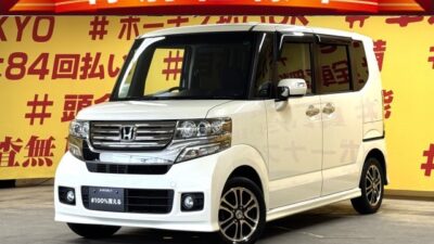 N-BOX　カスタム　G　SSパッケージ　【特別仕様車】　✨走行距離６万km台の低走行！！人気の装備を数々揃えたスペシャルな一台✨　特別装備多数！両側パワースライドドアや純正14インチアルミホイール（シルバー&ブラック）😆純正SDナビ🗾地デジフルセグTV＆DVD走行中可能📺📀Bluetoothオーディオでスマホから音楽再生可能🎶　夜に映えるブルーLEDライトつき！✨🌈車検2年付🌈🌛TOKYO店専用HPにて更新中❗ carlifegroup.tokyo.jpで検索🕵️‍♂️🌛《1年保証》