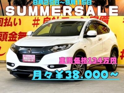 VEZEL　ヴェゼルHV　X　4WD　✨上級グレードのヴェゼルが月々３万円台～　前席シートヒーターやフロントガラス熱線スイッチ・ヒーターミラーなどオプション装備多数👍　ホンダギャザーズインターナビ🗾搭載🎶地デジフルセグTV📺＆DVD📀！Bluetoothでスマホのミュージックが流せます😆　LEDヘッドライト&フォグランプで夜道を明るく照らします🔦　JC08モード燃費23.2km/リットル＆アイドリングストップで更なる低燃費を実現🍃　いつでもスポーツ気分に！パドルシフト付き！　バックカメラ付きで楽々・安心駐車👀　🌛TOKYO店専用HPにて更新中❗ carlifegroup.tokyo.jpで検索🕵️‍♂️🌛《1年保証》