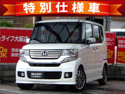 N-BOX　カスタム　Gターボ　SSパッケージ　《特別仕様車グレード》　軽自動車人気No.1のハイトワゴン✨　両側パワースライドドアで乗り降りやお荷物の積み下ろしがラクラク📦　ターボの馬力で坂道や山道でもスイスイ走破できます🏁　高速道路ではクルーズコントロールを使用すれば楽に運転できちゃいます🗾　広い室内と豊富なシートアレンジで万能に使用できる軽自動車です🍀　🌜大阪店専用HPも要チェック❗carlifegroup.jp で検索🕵️‍♂️　Instagram・Twitter・TikTokも随時更新中❗❗🌛《1年保証付》