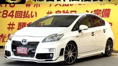 PRIUS　プリウス　Sツーリングセレクション　【カスタム】【総合評価優良車】【車検2年付】 ✨トミーカイラフルエアロ&社外18インチアルミホイールでドレスアップされた1台✨迫力のトミーカイラ４本出しマフラー👌上位グレード専用の2連LEDヘッドライトで明るさはもちろんのこと、見た目もスタイリッシュです💎　純正HDDナビ🗾フルセグTV＆DVD走行中視聴可能📺📀Bluetoothオーディオでスマホから音楽再生できます🎶　駐車時に安心なバックカメラ👀　🌜TOKYO店専用HPにて更新中❗ carlifegroup.tokyo.jpで検索🕵️‍♂️🌛《1年保証付》
