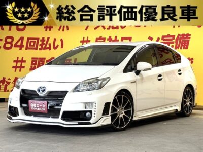PRIUS　プリウス　Sツーリングセレクション　【カスタム】【総合評価優良車】【車検2年付】 ✨トミーカイラフルエアロ&社外18インチアルミホイールでドレスアップされた1台✨迫力のトミーカイラ４本出しマフラー👌上位グレード専用の2連LEDヘッドライトで明るさはもちろんのこと、見た目もスタイリッシュです💎　純正HDDナビ🗾フルセグTV＆DVD走行中視聴可能📺📀Bluetoothオーディオでスマホから音楽再生できます🎶　駐車時に安心なバックカメラ👀　🌜TOKYO店専用HPにて更新中❗ carlifegroup.tokyo.jpで検索🕵️‍♂️🌛《1年保証付》