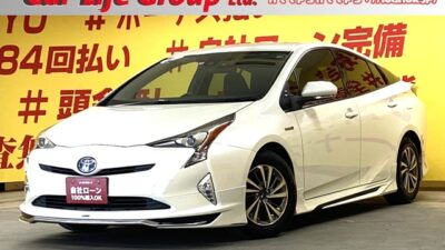 PRIUS プリウス　S 　【カスタム】【車検2年付】　MODELLISTAエアロ✨🌈大人気５０型✨大人気カラーパールホワイト😍💎魅力的なトヨタセーフティセンスがオプション装備されている車両です😁✨安全装備もバッチリ👍✨純正９インチナビ🗾ＤＶＤ💿CD📀🎶Ｂｌｕｅｔｏｏｔｈ🎶📱📞フルセグＴＶ内蔵型📺走行中映像視聴可能👀ＬＥＤヘッドライト・ＬＥＤフォグ・オートＨｉビーム機能付💡レーダークルーズコントロール・高速走行も追尾機能で楽々運転🚗✨車検２年付💎総合評価優良車💎😍👀カタログ燃費ＪＣ０８モード🍂３７．２ｋｍ／Ｌのお財布に優しい低燃費✨🌜TOKYO店専用HPにて更新中❗ carlifegroup.tokyo.jpで検索🕵️‍♂️🌛《1年保証付》