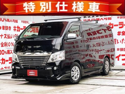 CARAVAN NV350　キャラバン　ライダー　ロングプレミアムGX【後期型】【特別仕様車グレード】【カスタム】💎上級グレード・ローダウン＆ライダー専用エアロ付・カスタム車💎ＬＥＤヘッドライト・デイライムランプ付の豪華純正装備🔥純正メモリーナビ🗾📀Ｂｌｕｅｔｏｏｔｈ🎶📞フルセグＴＶ内蔵型📺走行中映像視聴可能🎉両側スライドドアー・両側オートクロージャ―装備🚪ライダー専用フロントグリル・リアルーフスポイラー✨レザー調シートカバー付き💺エマージェンシーブレーキ搭載で安全装備もＯＫ👆アラウンドビューモニター付📹楽々駐車📹車検1年付🚗福岡店専用HPでも在庫確認可能‼✨ 【carlifegroup.fukuoka.jp/】で検索🕵️‍♂️