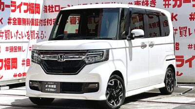 N-BOX カスタムG・Lターボ ホンダセンシング 💎8インチ純正インターナビ装着🗾DVD📀Bluetooth🎶📱📞フルセグTV内蔵型📺走行中映像視聴可能👀夜間も明るいLEDヘッド&LEDフォグランプ装備💡アダプティブクルーズコントロール(レーダー式)搭載!!高速楽々運転可能🛣️安全装備もバッチリ・ホンダセンシング機能💎大人気のハイトワゴン・N-BOX!!LKAS車線維持システム装備!!シーケンシャル式ウインカーもワンポイントアクセント😊納車時新品タイヤ装着💎車検2年付😲💎🚗福岡店専用HPでも在庫確認可能‼✨ 【carlifegroup.fukuoka.jp/】で検索🕵️♂️