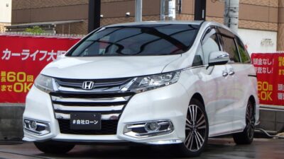 オデッセイ アブソルート EX 最上級グレード👏 装備も充実した上質な室内空間の上級ミニバン💫 大画面8インチサイズの純正SDナビでBluetoothオーディオ接続可能です🎵 ハーフレザーシート、キャプテンシート&オットマン、黒木目調パネル、タッチパネルACなど高級感のある車内✨ 3列目は床下格納シートで大容量スペースを確保できます🛒 🌜大阪店専用HPも要チェック❗carlifegroup.jp で検索🕵️♂️ Instagram・Twitter・TikTokも随時更新中❗❗🌛《1年保証付》