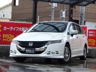 オデッセイ　Mエアロパッケージ　《ユーザー買取車》　人気の高い4代目💎　後席フリップダウンモニター搭載でお子様も大喜びですね🥳　3列目は床下格納で荷物も多く載ります💺　全方位カメラで駐車時や狭い道での運転も楽々📸　走行性と快適性のバランスが取れた1台です✨️　🌜大阪店専用HPも要チェック❗carlifegroup.jp で検索🕵️‍♂️　Instagram・Twitter・TikTokも随時更新中❗❗🌛《1年保証付》