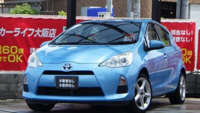アクア　L　【総合評価優良車】《ユーザー買取車》　燃費性能抜群のアクアがお買い求めやすい価格で登場🔑　オシャレで爽快感のあるブルーメタリックカラー💎　車内の撮影も可能なドライブレコーダー搭載📸　お仕事にも使えて便利なコンパクトカーです🙌　🌜大阪店専用HPも要チェック❗carlifegroup.jp で検索🕵️‍♂️　Instagram・Twitter・TikTokも随時更新中❗❗🌛《1年保証付》