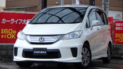 フリード　ハイブリッド　ジャストセレクション　《ユーザー買取車》　ハイブリッド×コンパクト🍃　ハーフレザーシートで高級感もある車内💺　コンパクトサイズながら、7人乗りtypeで人数も多くお乗りいただけます🙌　両側パワースライドドアで乗り降りも便利🔑　🌜大阪店専用HPも要チェック❗carlifegroup.jp で検索🕵️‍♂️　Instagram・Twitter・TikTokも随時更新中❗❗🌛《1年保証付》