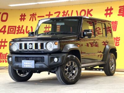 JIMNY  NOMADE　ジムニー ノマド　FC　【4WD】🎉TOKYO店再入庫🎉ジムニーシリーズ待望の5ドアが満を時してTOKYO店に再入庫いたしました🌈本格4WDとして機能性を突き詰めたインテリア✨アダプティブクルーズコントロール+デュアルブレーキサポート等SUZUKIの技術の結晶が詰まった1台です🔥燃費性能🌍に優れたK15B型エンジンが高い出力とトルクを発揮しサイズ感に負けない力強い走りを実現します🚗電子制御ブレーキLSDトラクションコントロール標準装備でどんな悪路もお任せください😁✌️ヒルホールドコントロール+ヒルディセントコントロールで登り坂も下り坂も安心して発進できます🔥🤩自社ローン・提携ローン💫各種オートローン完備💫 TOKYO店専用HPにて更新中❗ carlifegroup.tokyo.jpで検索🕵️‍♂️🌛