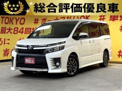 VOXY　ヴォクシー　ＺＳ　【総合評価優良車】　✨”大人気のパール再入庫✨純正9インチＳＤナビ🗾ＤＶＤ💿CD📀Ｂｌｕｅｔｏｏｔｈ📞🎶地デジフルセグ📺走行中映像視聴可能👀✨後席アルパインフリップダウンモニター⚡夜間も視界バッチリ💡ＬＥＤヘッドライト💡燃費もＯＫ🍃アイドリングストップ付🍃乗り降りがらくらく🎵ワンタッチオープナー😁✨両側パワースライドドア🍀らくらく開閉🚪💎TOKYO店専用HPにて更新中❗ carlifegroup.tokyo.jpで検索🕵️‍♂️🌛【車検2年付】《1年保証》