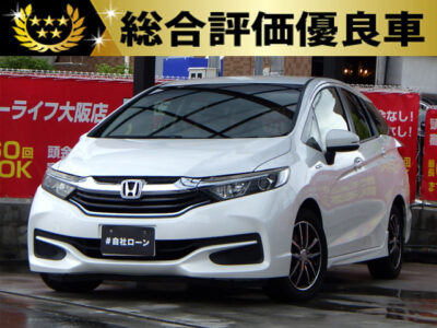 シャトル　ハイブリッド　【総合評価優良車】　カタログ燃費34.0km/Lのハイブリッドステーションワゴン🍀　後席はフルフラット可能なためたくさんのお荷物も積むことが可能📦　お仕事やレジャーでも活躍できます🎣　純正プラズマクラスターイオン搭載のエアコンはタッチパネルディスプレイで操作可能です🍃　🌜大阪店専用HPも要チェック❗carlifegroup.jp で検索🕵️‍♂️　Instagram・Twitter・TikTokも随時更新中❗❗🌛《1年保証付》