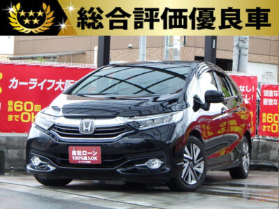 シャトル　ハイブリッド　X　ホンダセンシング　【総合評価優良車】　先進の安全運転支援システム『ホンダセンシング』搭載🍃　安心・快適な運転や事故回避を支援💡　ハーフレザーシートで高級感のある車内💺　前席はシートヒーター搭載で寒い季節も嬉しいですね🔥　カタログ燃費34.4km／Lと低燃費です🚗　🌜大阪店専用HPも要チェック❗carlifegroup.jp で検索🕵️‍♂️　Instagram・Twitter・TikTokも随時更新中❗❗🌛《1年保証付》