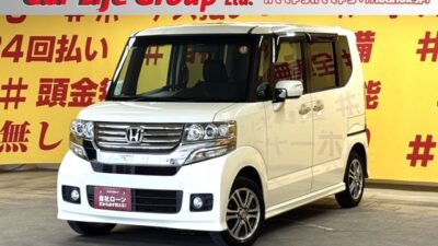 N-BOXカスタム　G・Lパッケージ　人気車種Nシリーズ・ハイトワゴンのN-BOXカスタムが月々お支払い2万円台～✨　純正ナビ（地デジフルセグTV走行中視聴可　Bluetooth　DVD　CD　SD　ラジオ）で快適にドライブ🚗💨　乗り降り楽々両側スライドドア&左側パワースライドドア‼️🚪　夜間走行時も安心のHIDヘッドライト&フォグライト装備🌟🔦　プッシュスタート&スマートキーシステムでエンジン簡単始動✨🔑🌛TOKYO店専用HPにて更新中❗ carlifegroup.tokyo.jpで検索🕵️‍♂️🌛《1年保証》