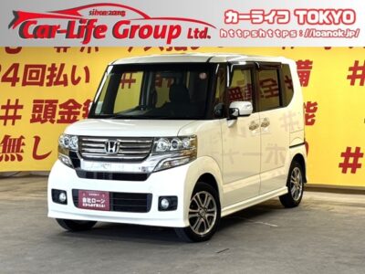 N-BOXカスタム　G・Lパッケージ　人気車種Nシリーズ・ハイトワゴンのN-BOXカスタムが月々お支払い2万円台～✨　純正ナビ（地デジフルセグTV走行中視聴可　Bluetooth　DVD　CD　SD　ラジオ）で快適にドライブ🚗💨　乗り降り楽々両側スライドドア&左側パワースライドドア‼️🚪　夜間走行時も安心のHIDヘッドライト&フォグライト装備🌟🔦　プッシュスタート&スマートキーシステムでエンジン簡単始動✨🔑🌛TOKYO店専用HPにて更新中❗ carlifegroup.tokyo.jpで検索🕵️‍♂️🌛《1年保証》