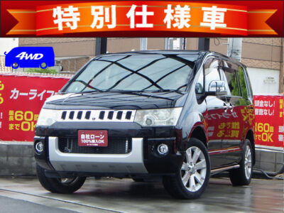 デリカD:5　シャモニー　4WD　ミニバンの優しさとSUVの力強さの融合したデリカD:5💨　特別仕様車グレードでシャモニー専用装備も多数あります✨　電子制御4WDシステムで2WD、4WDの切り替えが自由自在に変更可能💫　バック・サイド・フロントカメラ搭載で駐停車も安心👀　後席フリップダウンモニター搭載でお子様も嬉しいですね👏　アウトドアにも普段使いにも両立できる1台です🙌　🌜大阪店専用HPも要チェック❗carlifegroup.jp で検索🕵️‍♂️　Instagram・Twitter・TikTokも随時更新中❗❗🌛《1年保証付》