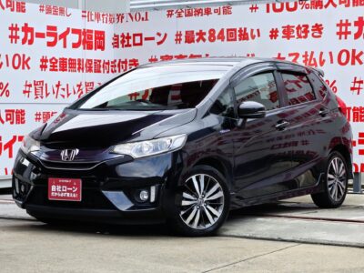 FIT　フィット　HV　Sパッケージ　【ユーザー買取車】＂最上級グレード＂コンパクトＨＶ再入庫✨月々１万円台～ＯＫ✨燃費も驚異のＪＣ０８モード３３.６ｋｍ／Ｌ🍃社外ナビ🗾ＤＶＤ📀フルセグＴＶ内蔵型📺走行中映像視聴可能👀クルーズコントロール＆ＥＴＣ付で高速道路でも楽々運転🚗夜間でも明るいＬＥＤヘッドライト🔦ラゲッジスペース広々で荷物沢山乗せれます👍納車時新品タイヤ装着🌈車検２年付🚗福岡店専用HPでも在庫確認可能‼✨ 【carlifegroup.fukuoka.jp】で検索🕵️‍♂️