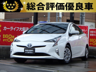 プリウス　S　【総合評価優良車】　「低燃費」の実現とともにカッコよさを際立たせる「低重心スタイル」や「走りの楽しさ・乗り心地のよさ・静かさ」といった様々な基本性能が向上された50系プリウス💎　駐停車の際はバックカメラ搭載で駐車が苦手な方にもオススメ🙌　Bluetoothオーディオ接続可能の純正ナビ💡　🌜大阪店専用HPも要チェック❗carlifegroup.jp で検索🕵️‍♂️　Instagram・Twitter・TikTokも随時更新中❗❗🌛　《1年保証付》