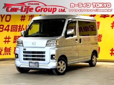 HIJET　ハイゼットカーゴ　クルーズ＂令和４年式・人気７００型＂✨上級グレード【現行型】✨安心の運転支援・スマートアシスト機能付💎純正SDナビ🎶Ｂｌｕｅｔｏｏｔｈ📱📞地デジＴＶ内蔵型📺✨楽々乗降りプッシュスタート🔘スマートキータイプ👆燃費性能もＯＫ🍃カタログ燃費・ＪＣ０８モード２０．５ｋｍ🍃抜群の収納スペース・ルーフシェルフ付😊✨黒ナンバー(事業用)登録も追加料金なしで登録可能✨🌛TOKYO店専用HPにて更新中❗ carlifegroup.tokyo.jpで検索🕵️‍♂️🌛《1年保証付》🎉🚗