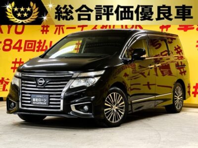 ELGRAND エルグランド ２５０ハイウェイスターS 【後期型】【総合評価優良車】【車検2年付】　✨大人気の高級ミニバンエルグランドの後期型入荷しました✨前期型よりも一層迫力あるフロントグリル😎両側パワースライドドア搭載👌アラウンドビューモニターでミニバンでも駐車が安心です❗純正HDDナビ✨Bluetooth＆TVも走行中視聴可能🎶内装もハーフレザーシートや❗7人乗りキャプテンシート❗助手席＆2列目オットマン付き😊🌛TOKYO店専用HPにて更新中❗ carlifegroup.tokyo.jpで検索🕵️‍♂️🌛《1年保証》