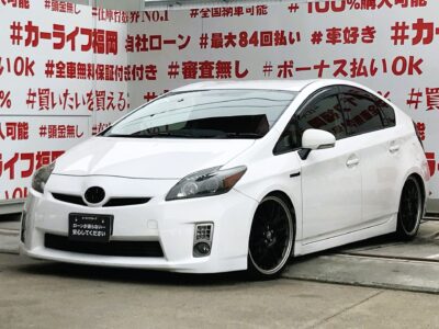 PRIUS　プリウスS【カスタム】🏎️車高調ローダウン🏎️アルパイン製HDDナビ🗾DVD📀フルセグTV内蔵📺お子様も喜ぶリアモニター装備😊音楽好きには嬉しいサブウーファーも装備🎵安心のバックカメラ付きで安全に駐車可能📷ハイブリッドで低燃費・ＪＣ０８モードで、30.4km/L👍福岡店専用HPでも在庫確認可能‼✨【carlifegroup.fukuoka.jp/】で検索🕵️‍♂️