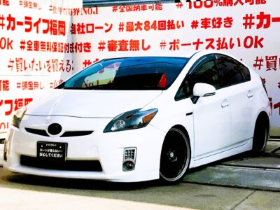 PRIUS　プリウスS【カスタム】🏎️車高調ローダウン🏎️アルパイン製HDDナビ🗾DVD📀フルセグTV内蔵📺お子様も喜ぶリアモニター装備😊音楽好きには嬉しいサブウーファーも装備🎵安心のバックカメラ付きで安全に駐車可能📷ハイブリッドで低燃費・ＪＣ０８モードで、30.4km/L👍福岡店専用HPでも在庫確認可能‼✨【carlifegroup.fukuoka.jp/】で検索🕵️‍♂️