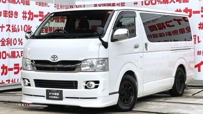 HIACE　ハイエース　ロング スーパーＧＬ【２型】【カスタム】💎人気グレード💎フロントハーフスポイラー・リアルーフスポイラー付✨社外AW＆ローダウンでクリアランスもバッチリ🔥ストラーダＳＤナビ🗾ＤＶＤ💿Ｂｌｕｅｔｏｏｔｈ📱📞フルセグＴＶ内蔵型📺走行中映像視聴可能👀両側スライドドアー・イージークロージャ―付🎉🎵納車時新品ナスカータイヤ装着🌈内外装綺麗なホワイトカラー🌈車検１年付🚗福岡店専用HPでも在庫確認可能‼✨ 【carlifegroup.fukuoka.jp/】で検索🕵️‍♂️