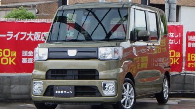 ウェイク　L　SA　Ⅲ　令和3年式の高年式🌟　日常用途はもちろんレジャー用途まで多用途に使える新ジャンルの軽自動車🚗　軽最大の室内空間「ウルトラスペース」で助手席までフラットに可能💺　ワンタッチオートの両側パワースライドドアや後席サンシェードなど装備も充実✨　車線逸脱警報やブレーキサポートなど安心な装備も搭載🙌　オシャレで人気の高いカーキ色です🍀　🌜大阪店専用HPも要チェック❗carlifegroup.jp で検索🕵️‍♂️　Instagram・Twitter・TikTokも随時更新中❗❗🌛　《1年保証付》