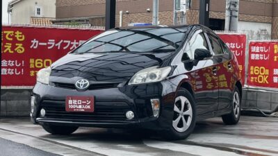 プリウス　S　月々2万円台～で30系プリウス後期型お乗りいただけます✨　カタログ燃費は驚異の30.4km/L⛽　純正ナビでTV・DVD視聴可能はもちろん、Bluetoothオーディオも接続可能です🎶　バックカメラ搭載で駐停車も安心🙌　🌜大阪店専用HPも要チェック❗carlifegroup.jp で検索🕵️‍♂️　Instagram・Twitter・TikTokも随時更新中❗❗🌛《1年保証付》