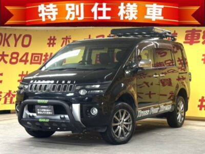 DELICA　デリカD5　シャモニー　【特別仕様車】　【カスタム】　【4WD】【車検2年付】純正HDDナビ&フロントカメラ&サイドカメラ&バックカメラ豪華装備💕ヘッドライトカバー+テールレンズガード+フロントバンパーガード+BATTLEZショックアブソーバでバッチリカスタムされた1台です🚗後席でもオーディオを楽しめるフリップダウンモニター搭載📺DVD📀CD💿　🚪両側パワースライドドアで乗り降り楽々✨　クルーズコントロール&ETCで快適に高速道路をご利用いただけます🚗😁✨　2400㏄×4WDの力強い走りを是非ご体感下さい😎🔥　🌛TOKYO店専用HPにて更新中❗ carlifegroup.tokyo.jpで検索🕵️‍♂️🌛《1年保証》