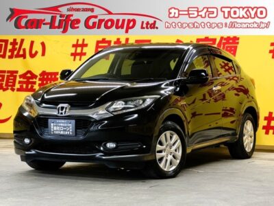 VEZEL　ヴェゼルHV　X　4WD　✨上級グレード✨　🔥大人気の安全装備！『あんしんパッケージ』シティーブレーキやサイドエアバック搭載🔥前席シートヒーターやフロントガラス熱線スイッチ・ヒーターミラーなどオプション装備多数の1台です😊　ホンダギャザーズインターナビ搭載🎶地デジフルセグTV＆DVD走行中視聴可能です！Bluetoothでスマホのミュージックが流せます💖　LEDヘッドライト&フォグランプで夜を明るく照らします🌞　いつでもスポーツ気分に！パドルシフト付き！　バックカメラ付きで楽々・安心駐車✨月々３万円台～❗　✨車検２年付✨　🌛TOKYO店専用HPにて更新中❗ carlifegroup.tokyo.jpで検索🕵️‍♂️🌛《1年保証》