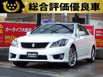 クラウン　2.5アスリート　アニバーサリーエディション　【総合評価優良車】　～後期型～　好評を博しているクラウンの誕生55周年記念特別仕様車👑　Bluetoothオーディオ接続可能のHDDマルチナビ✨　本革シート・サンルーフ・マルチナビの王道3セット🔱　前席はパワーシートやシートヒーター&エアーなど装備も豊富💺　これぞTOYOTAの高級セダンです👏　🌜大阪店専用HPも要チェック❗carlifegroup.jp で検索🕵️‍♂️　Instagram・Twitter・TikTokも随時更新中❗❗🌛《1年保証付》