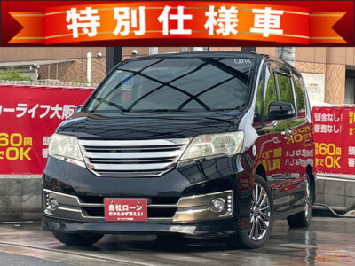 セレナ　ライダーパフォーマンススペックブラックラインS-HV　【ユーザー買取車】　オーテックジャパンによりカスタムされた『ライダー』✨　バランスの取れたトータルチューニングを施した『ハイパフォーマンススペック』🔥　ダーククロムのフロントグリルなど人気の高いアイテムを標準装備した『ブラックライン』💫　燃費の良い『ハイブリッド』🍃　これらが全て兼ね備えられた最上級グレード🙌　車内もフルセグTV・DVD視聴はもちろん、Bluetoothオーディオ接続可能で後席にはALPINEワイドフリップダウンモニターも付いています🎉　メッキグリルやライダー専用AWにLEDデイライトなど外装もGood👍　間違いない1台です🥳　🌜大阪店専用HPも要チェック❗carlifegroup.jp で検索🕵️‍♂️　Instagram・Twitter・TikTokも随時更新中❗❗🌛《1年保証付》